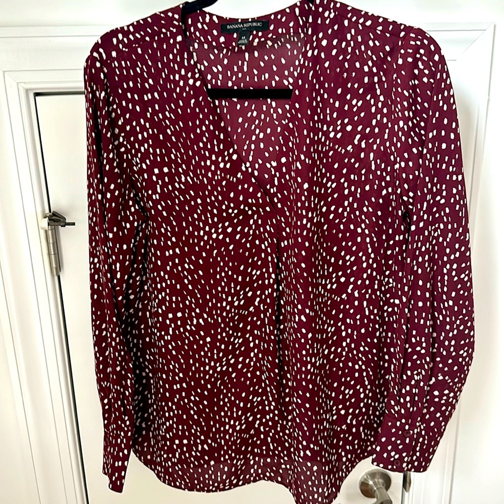 Banana Republic wine colored print blouse. Size M.
